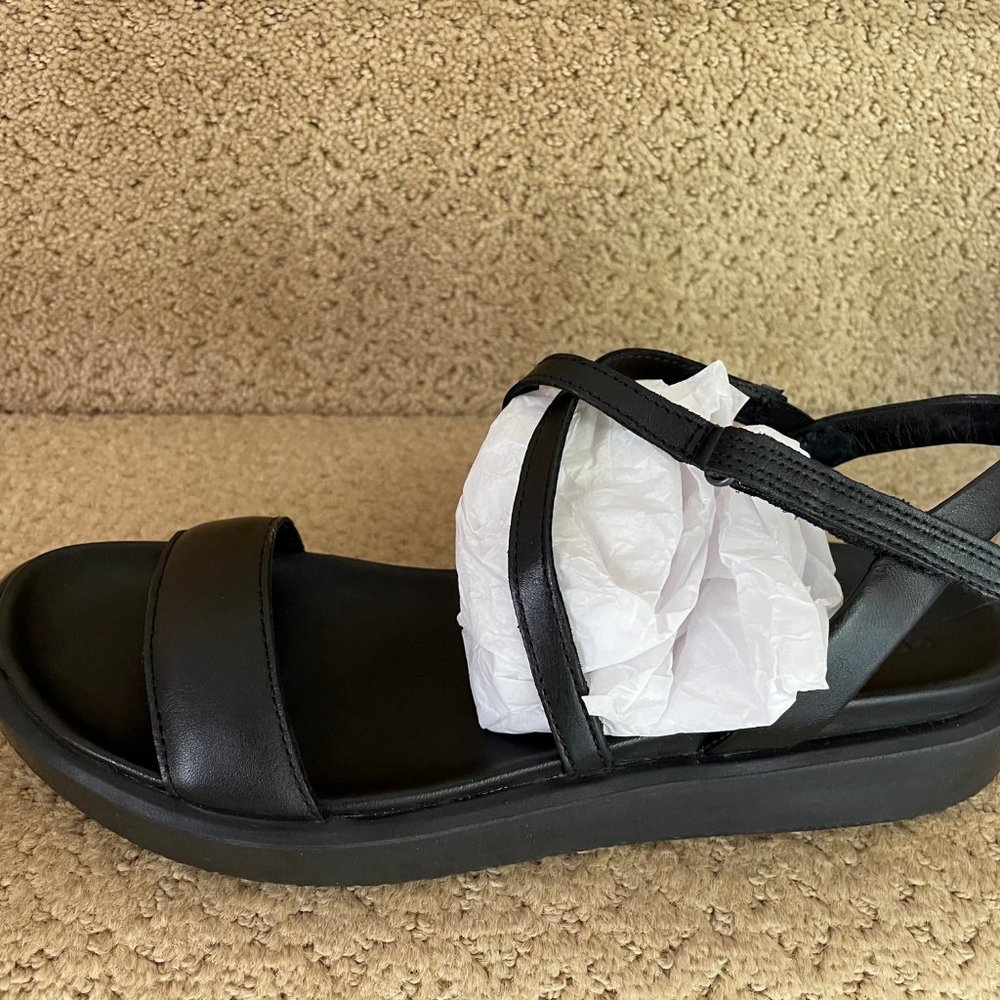 Ecco FLOWT LX Womens Sandals New In Box MSRP $140 Black  Size: 9-9.5 (US) 40(EU)